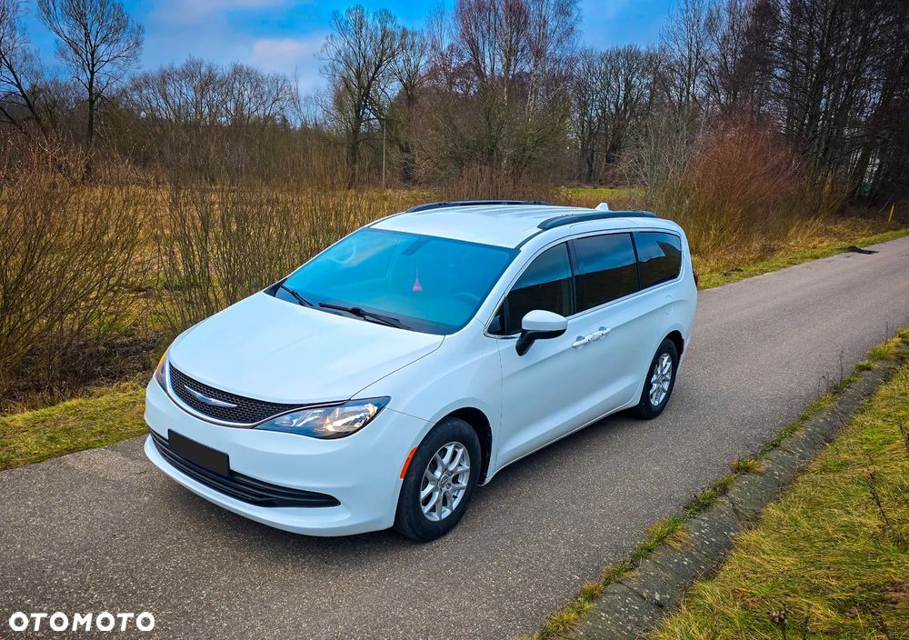 Chrysler Pacifica - 1