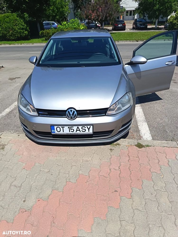 Volkswagen Golf - 1
