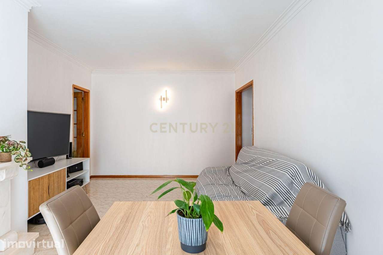 T2 com luz natural, garagem e arrecadação - Rio de Mouro - perto do co - Grande imagem: 3/21