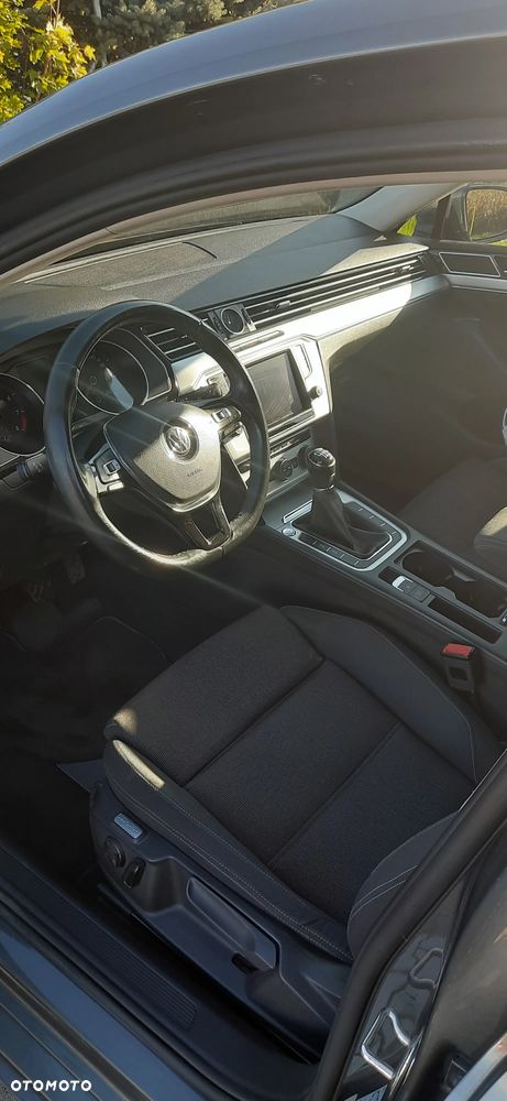 Volkswagen Passat - 9