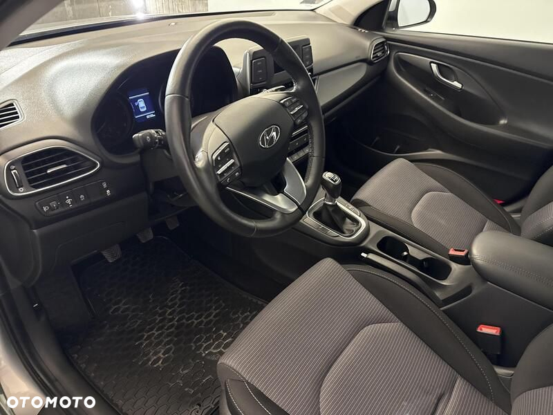 Hyundai i30 1.5 DPI Classic + - 10