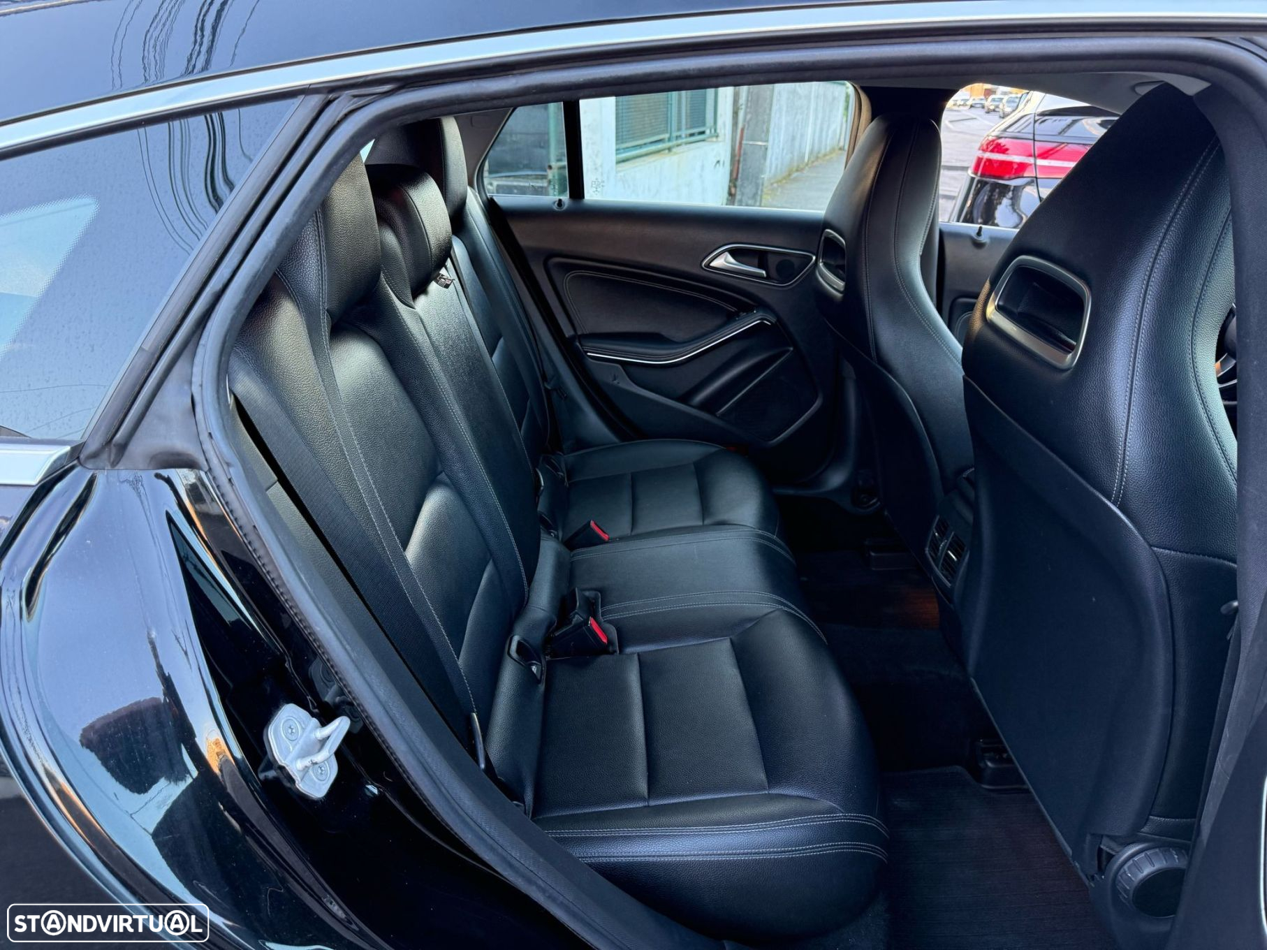 Mercedes-Benz CLA 180 d Shooting Brake Urban - 14