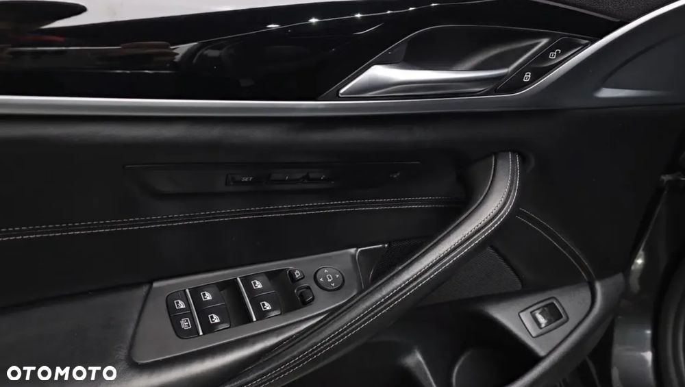 BMW Seria 5 530i xDrive M Sport Edition - 18