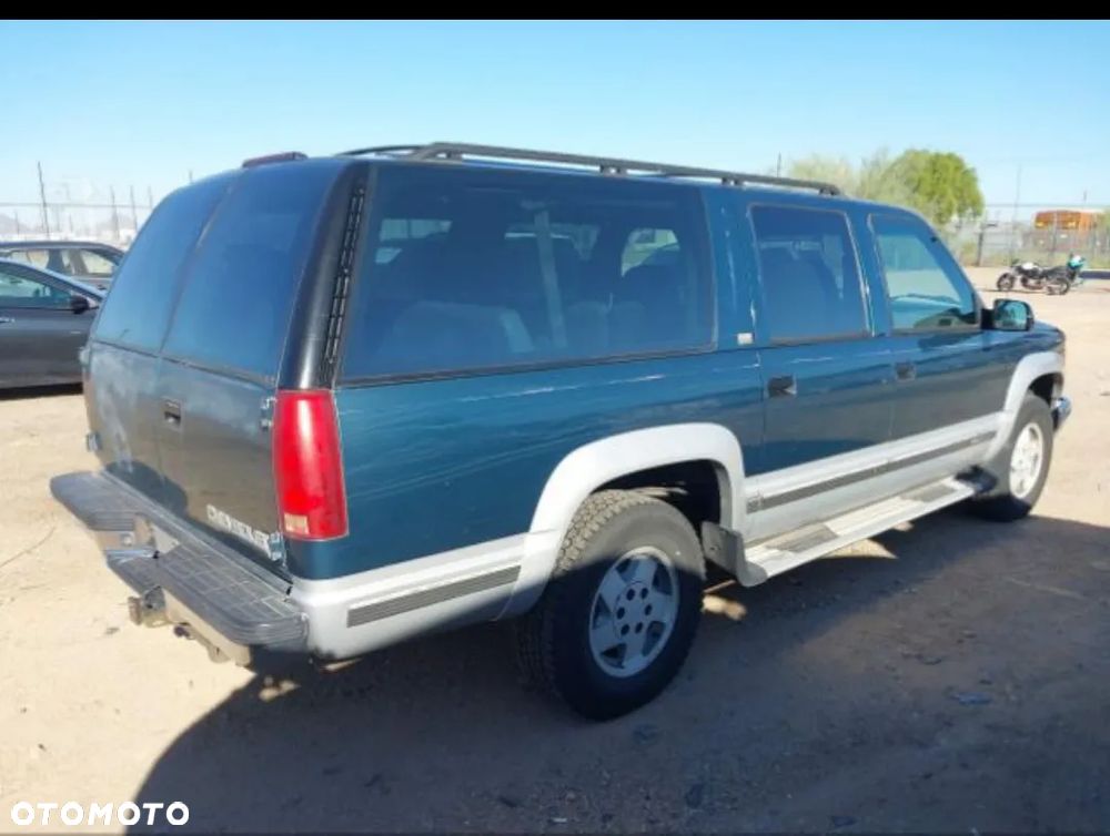 Chevrolet Suburban - 2