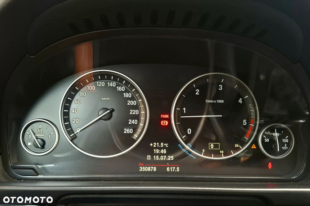 BMW Seria 5 525d - 24