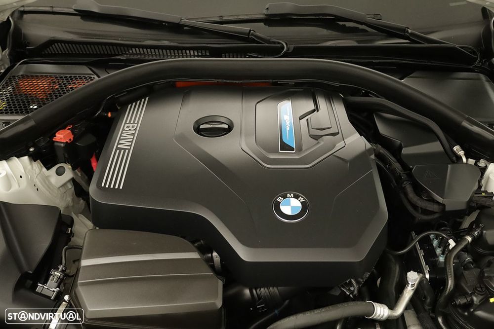 BMW 330 e Pack Desportivo M Auto - 26