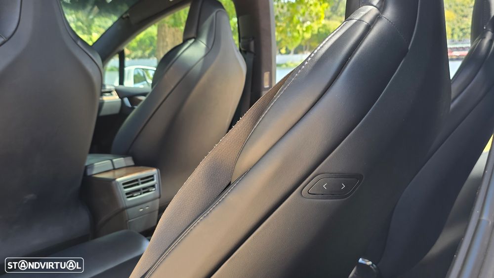 Tesla Model X - 13