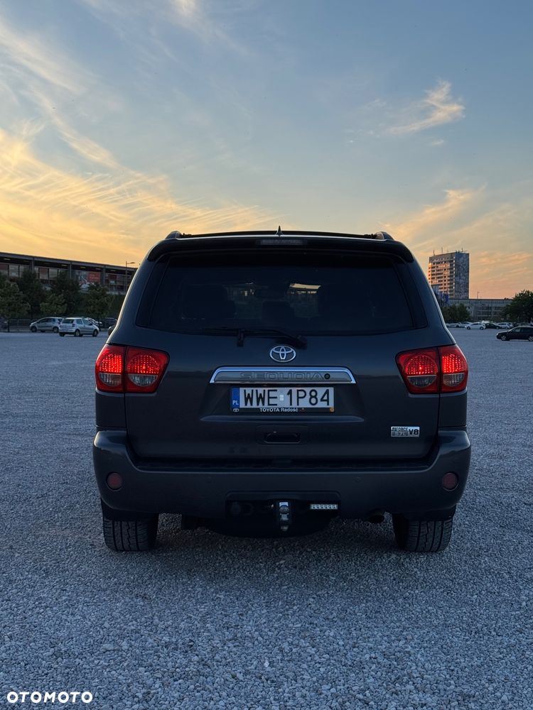 Toyota Sequoia - 6