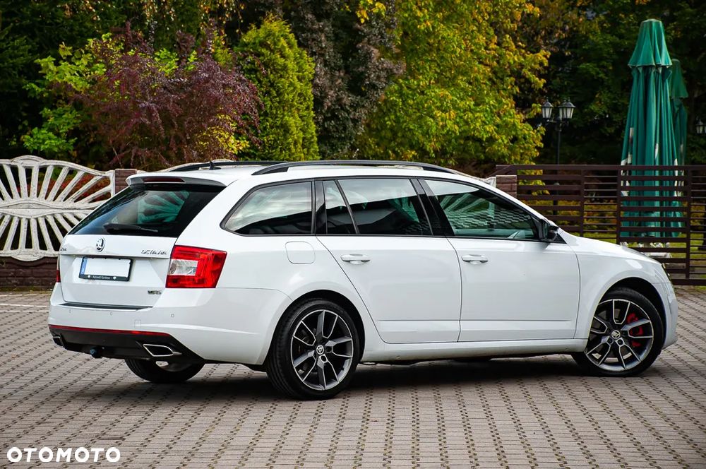 Skoda Octavia Combi 2.0 TDI DSG RS - 25