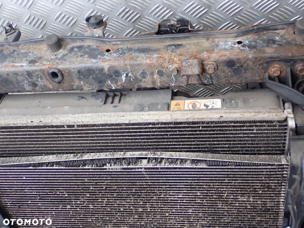 PAS PRZEDNI CHŁODNICE WENTYLATOR HYUNDAI IX 35  2.0 CRDI - 5