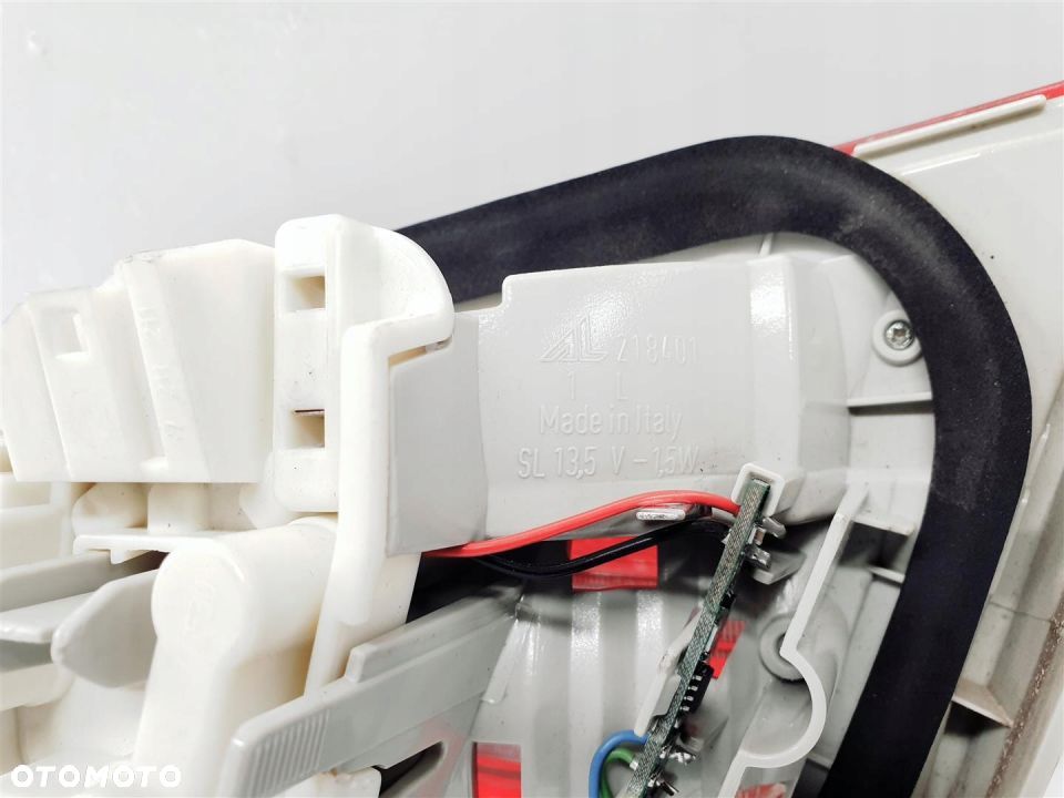 BMW 3 E90 LIFT LCI 08r LEWA LAMPA TYŁ W KLAPĘ LED - 4