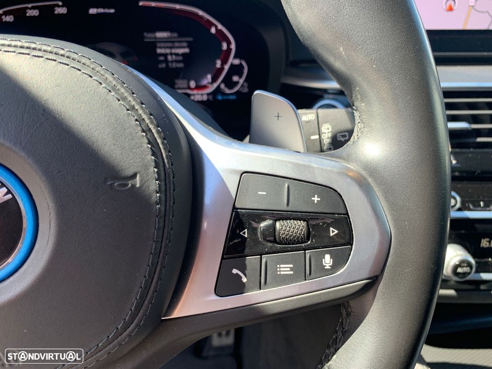 BMW 530 e Pack Desportivo M Pro - 38