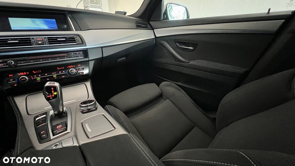 BMW Seria 5 520d xDrive - 14