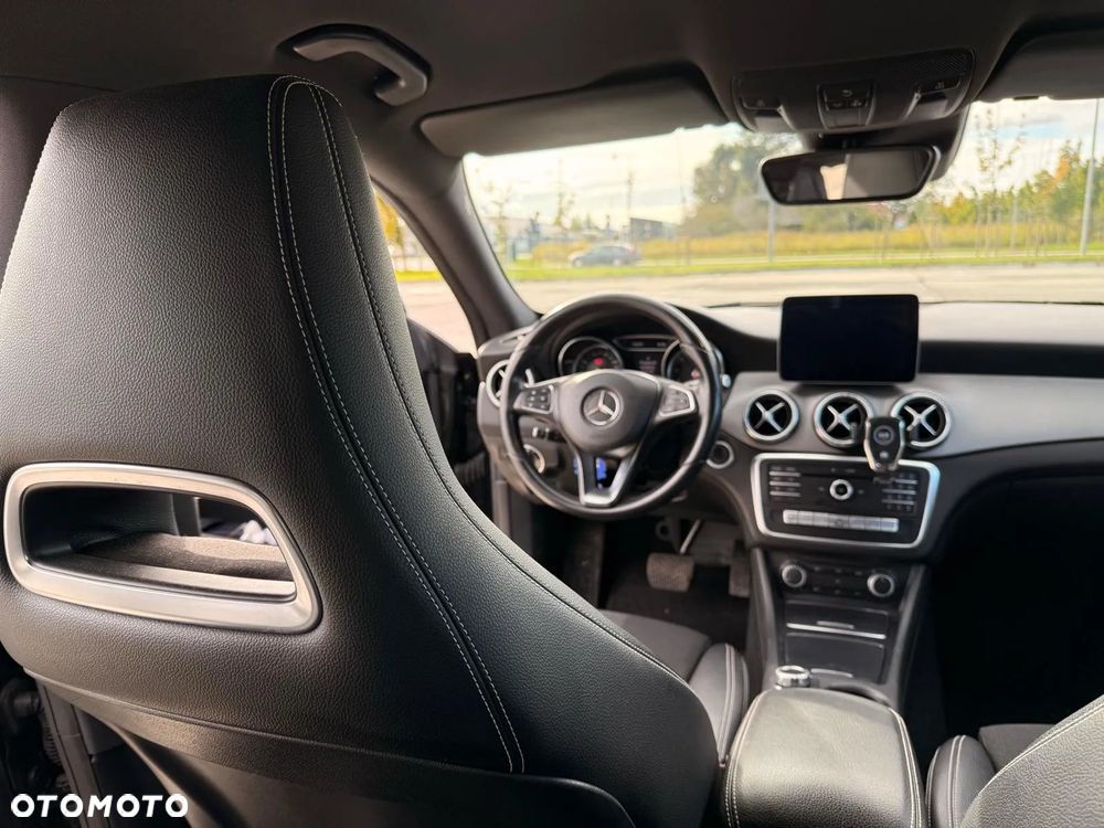 Mercedes-Benz CLA 180 7G-DCT - 8