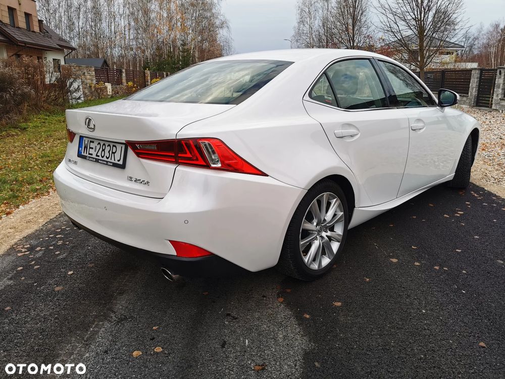 Lexus IS 200t Elite - 12