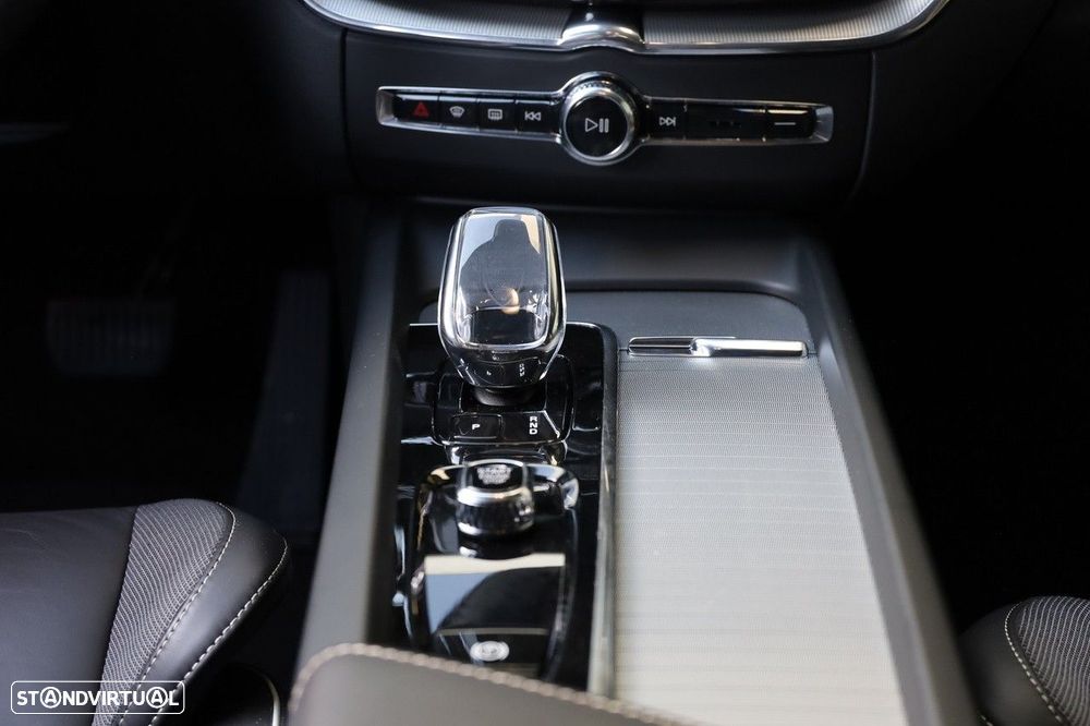 Volvo XC 60 2.0 T6 PHEV Black Edition AWD - 16