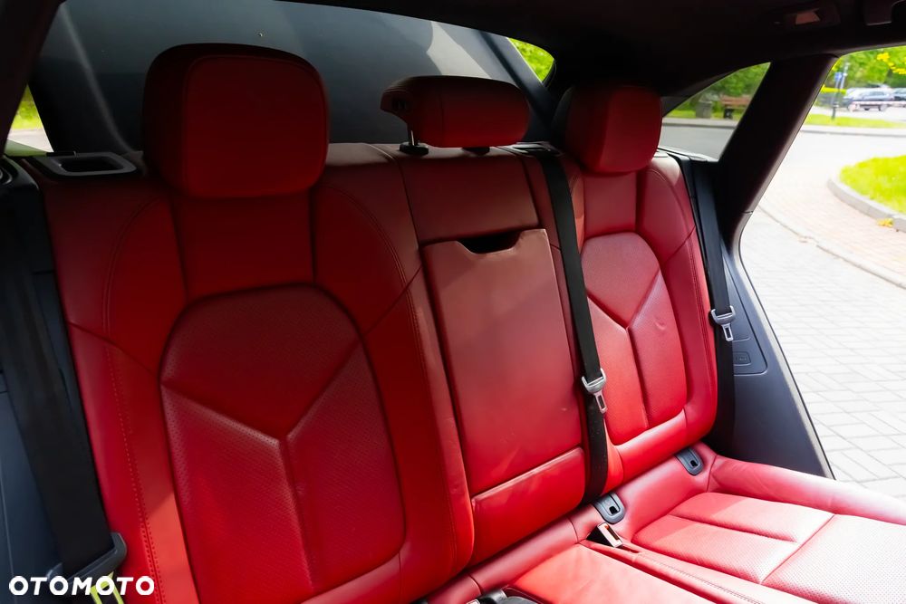 Porsche Macan Turbo - 9