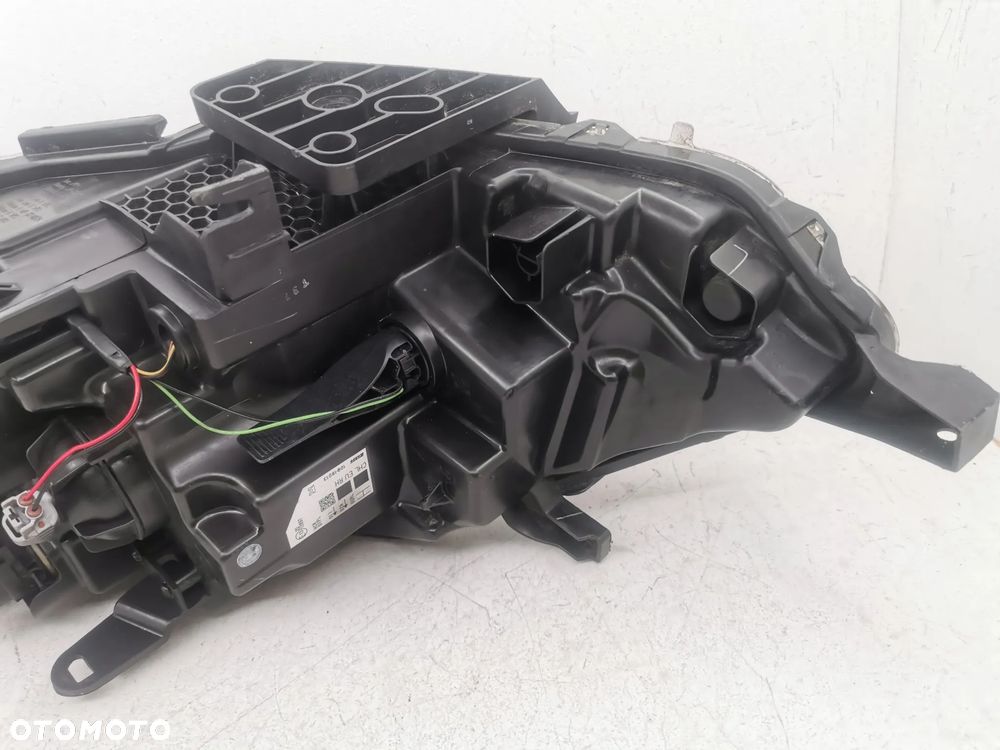 Lampa przednia prawa Nissan Qashqai J11 - 13