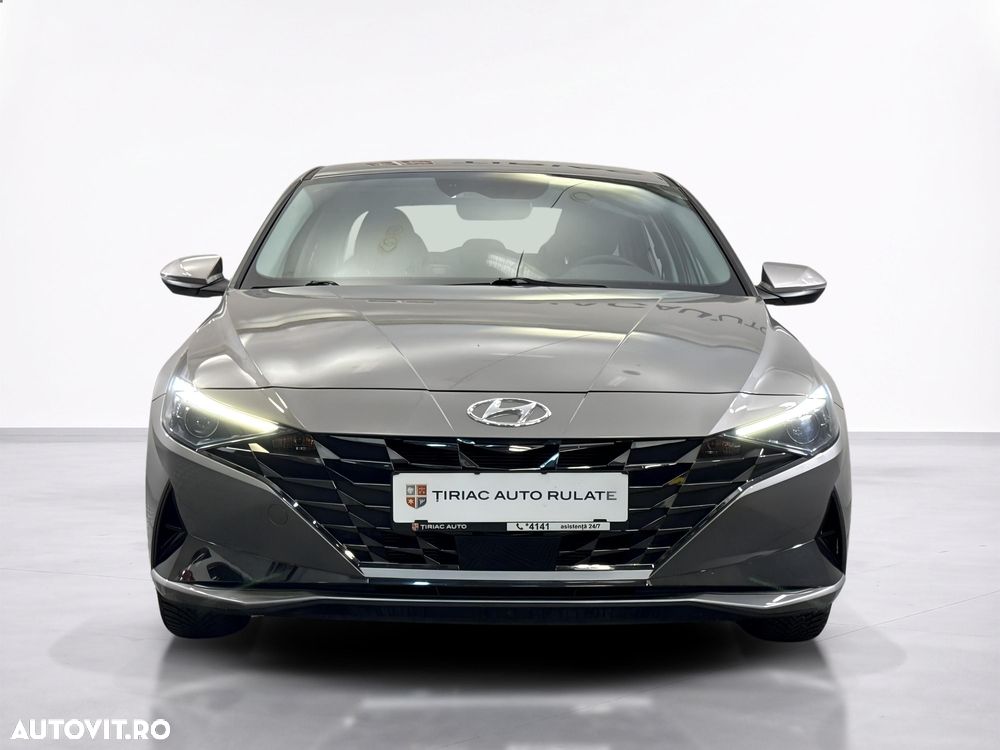 Hyundai Elantra - 9