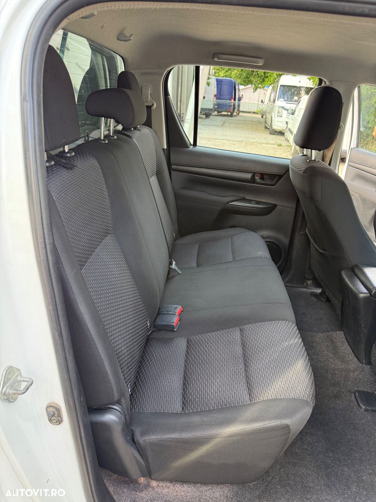 Toyota Hilux 4x4 Double Cab M/T Style - 27