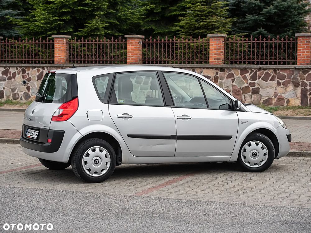 Renault Scenic 1.6 16V Confort Expression - 11