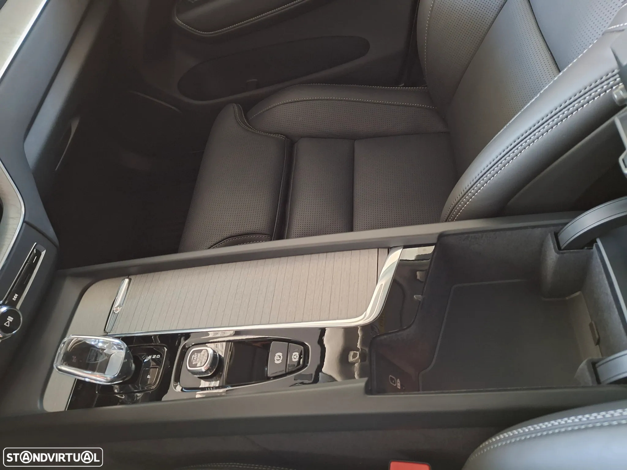 Volvo XC 60 2.0 T8 PHEV Ultra Dark AWD - 17