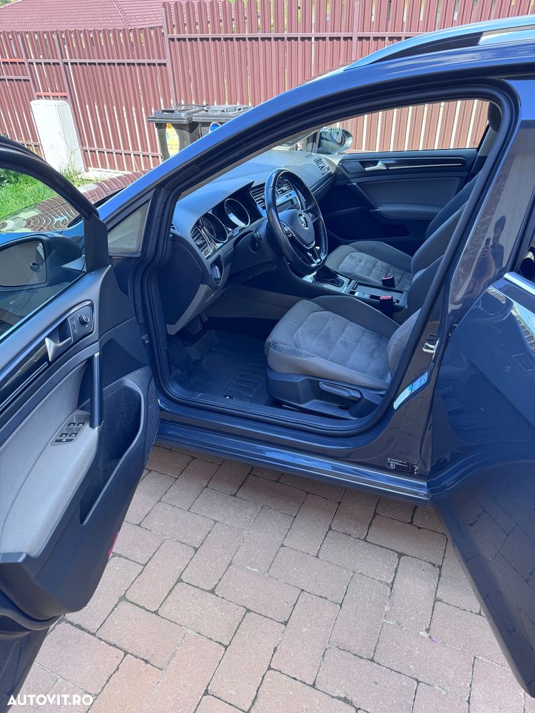 Volkswagen Golf - 8