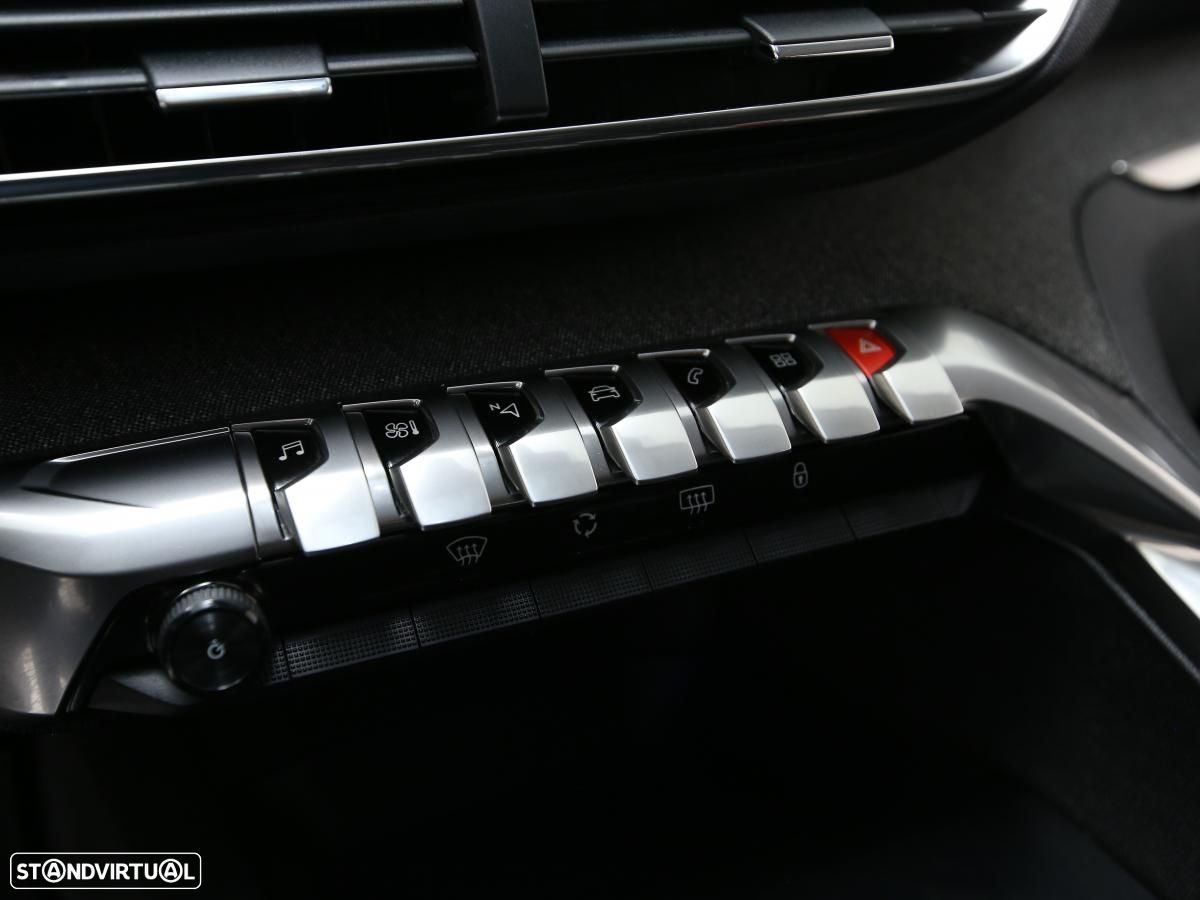 Peugeot 3008 1.2 PureTech Allure - 18