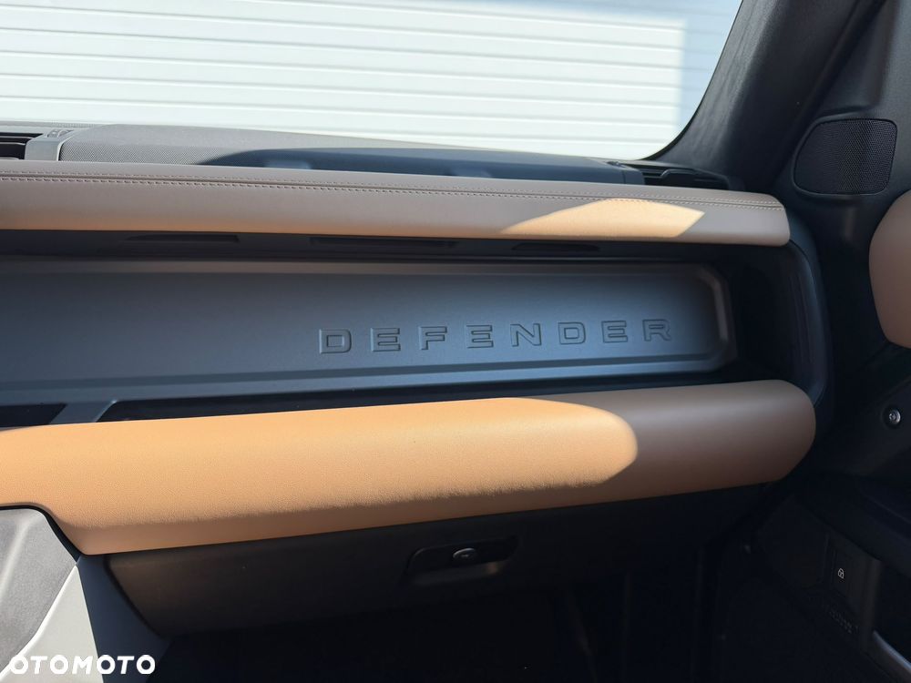 Land Rover Defender - 21