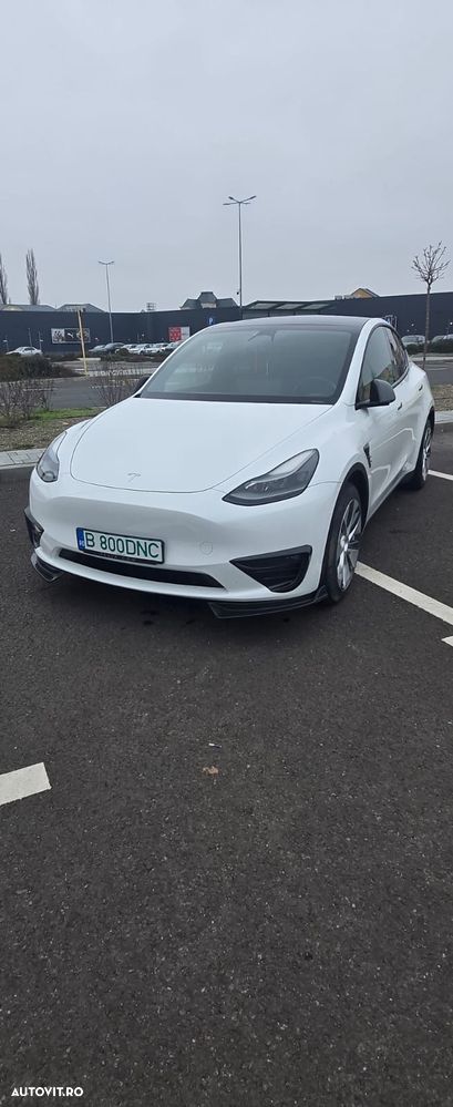Tesla Model Y - 3