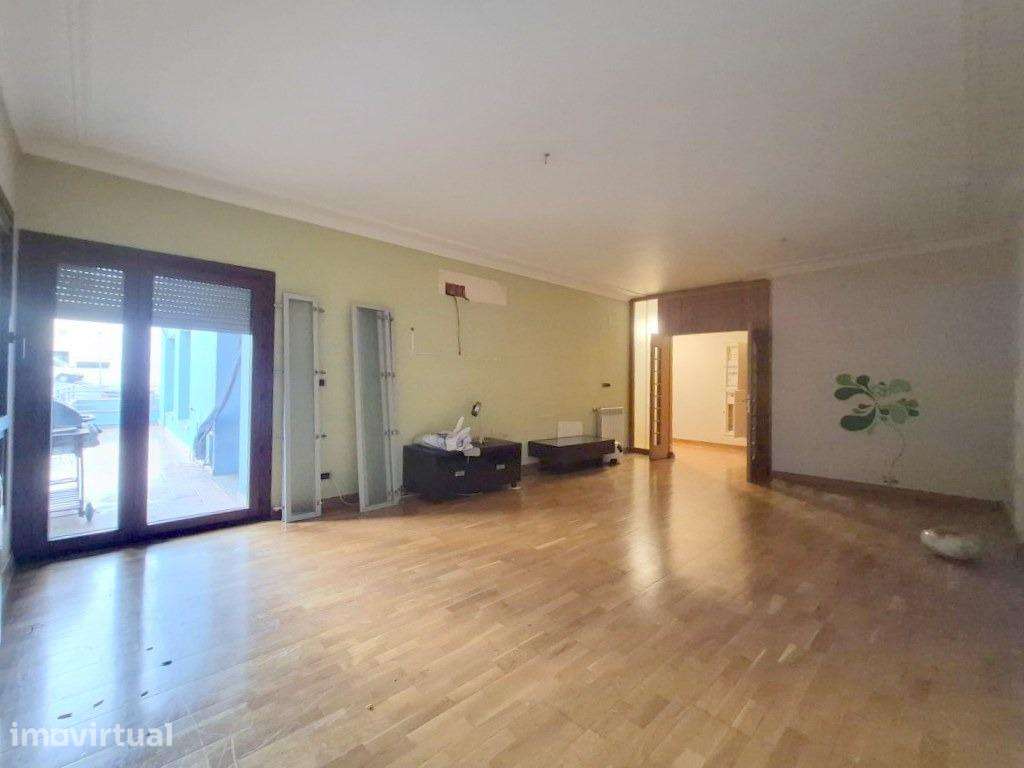 Apartamento T2 Central com Piscina - Grande imagem: 2/34