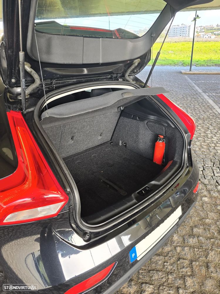 Volvo V40 D2 Powershift Momentum - 19