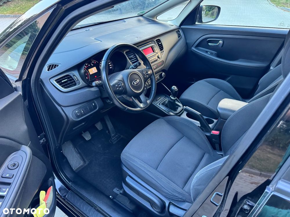 Kia Carens 1.6 GDI Attract - 12