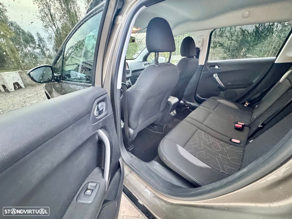 Peugeot 2008 1.2 PureTech Allure - 8