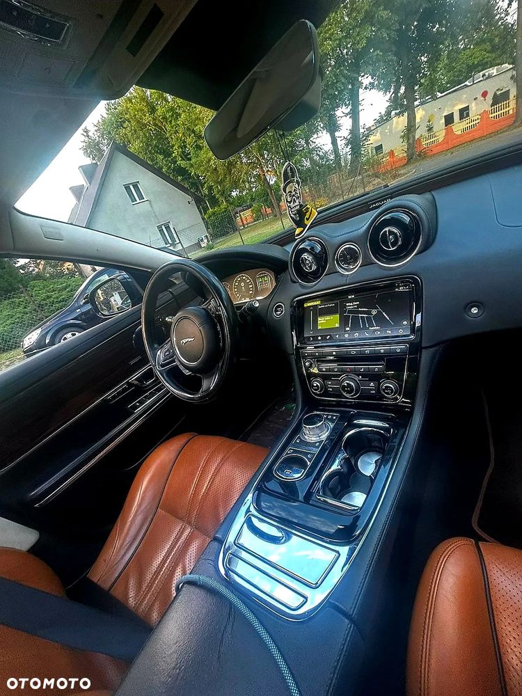 Jaguar XJ 3.0 D V6 Premium Luxury - 16