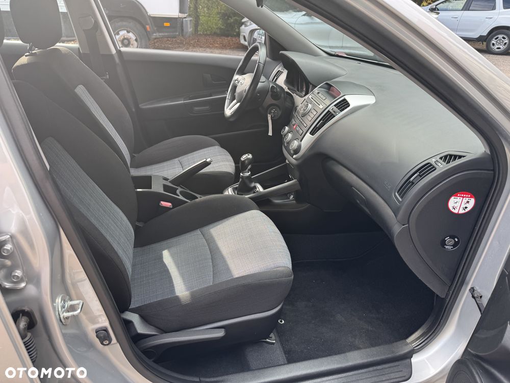 Kia Ceed 1.4 CVVT Attract - 14
