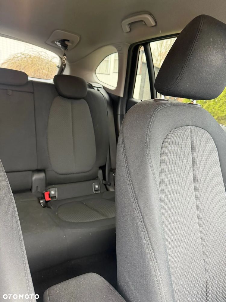 BMW X1 sDrive16d - 12