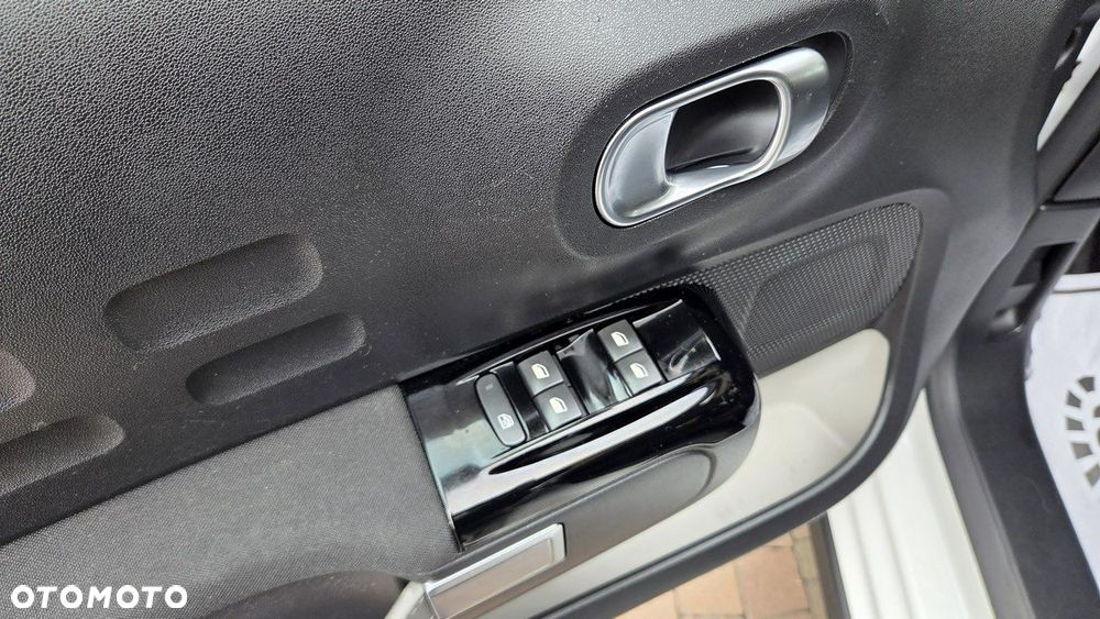 Citroën C3 1.2 PureTech Shine - 33