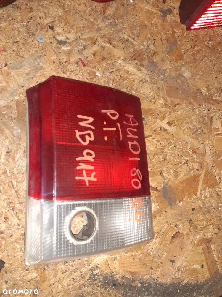 LAMPA TYLNA TYŁ PRAWY PRAWA AUDI 80 B4 - 1