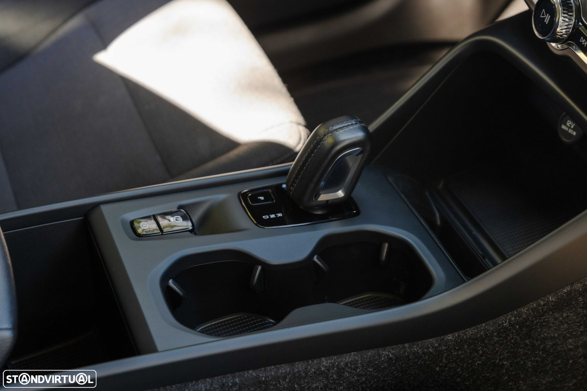 Volvo XC 40 1.5 T2 Momentum Core Geartronic - 25