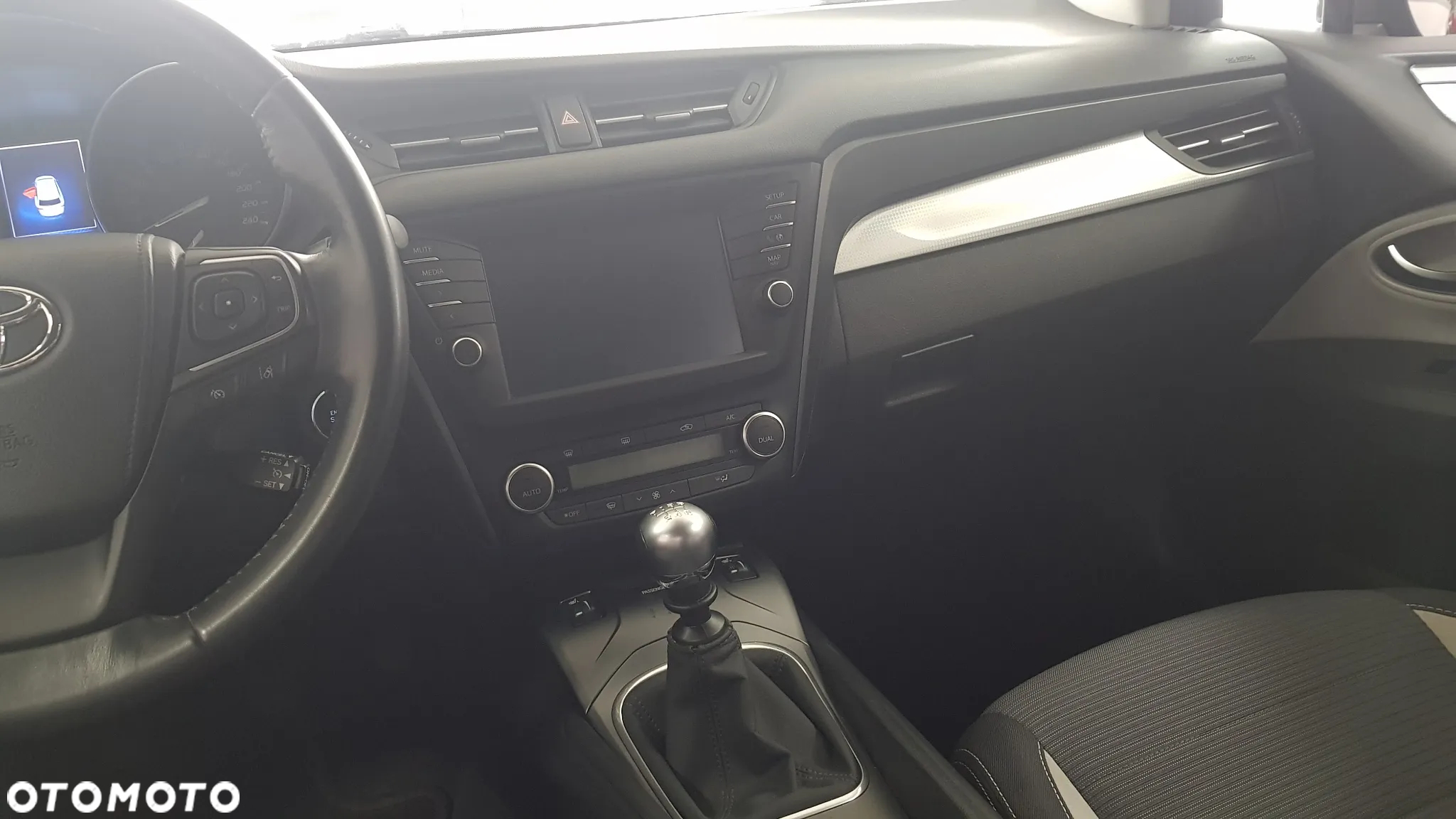 Toyota Avensis - 15