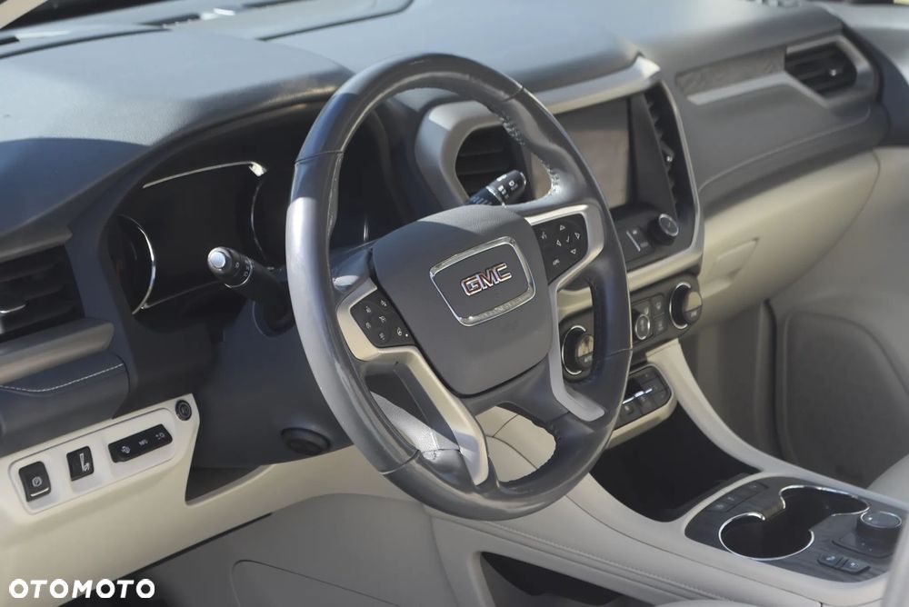 GMC Acadia - 14