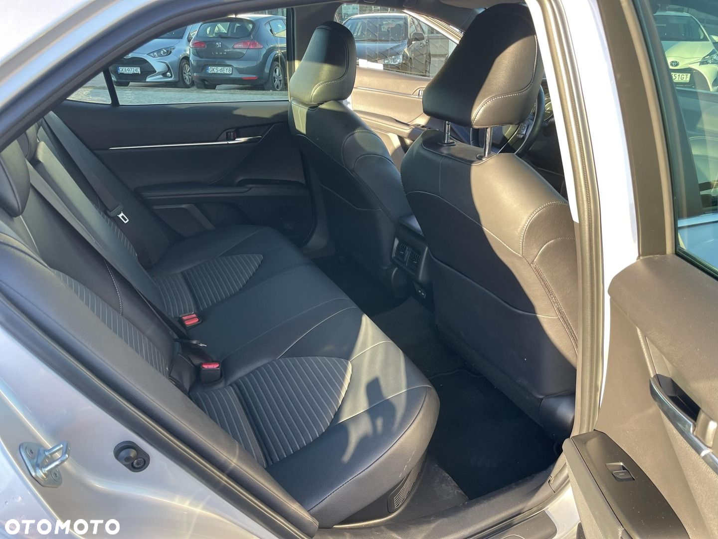 Toyota Camry - 18