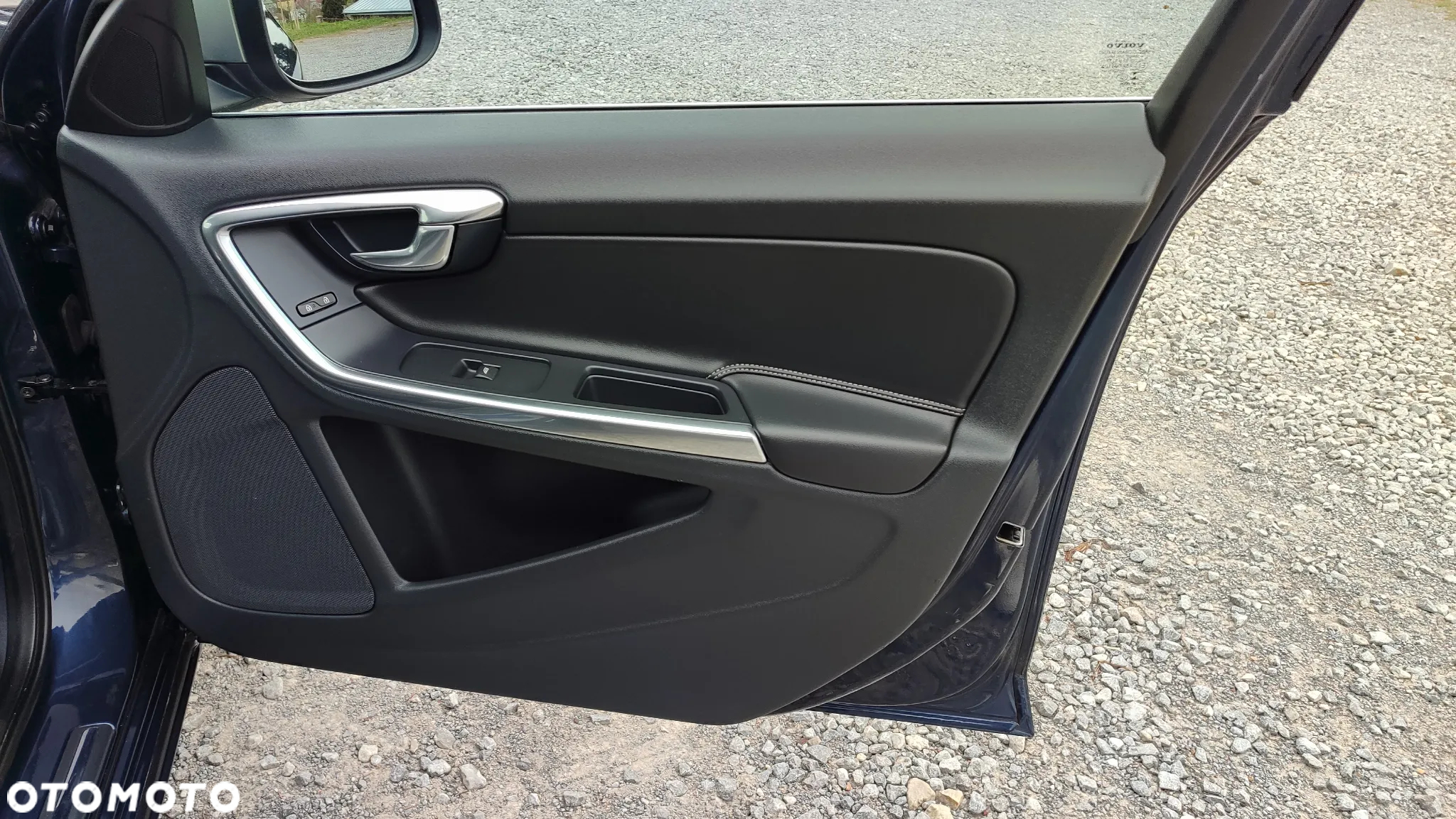 Volvo V60 D3 R-Design - 34
