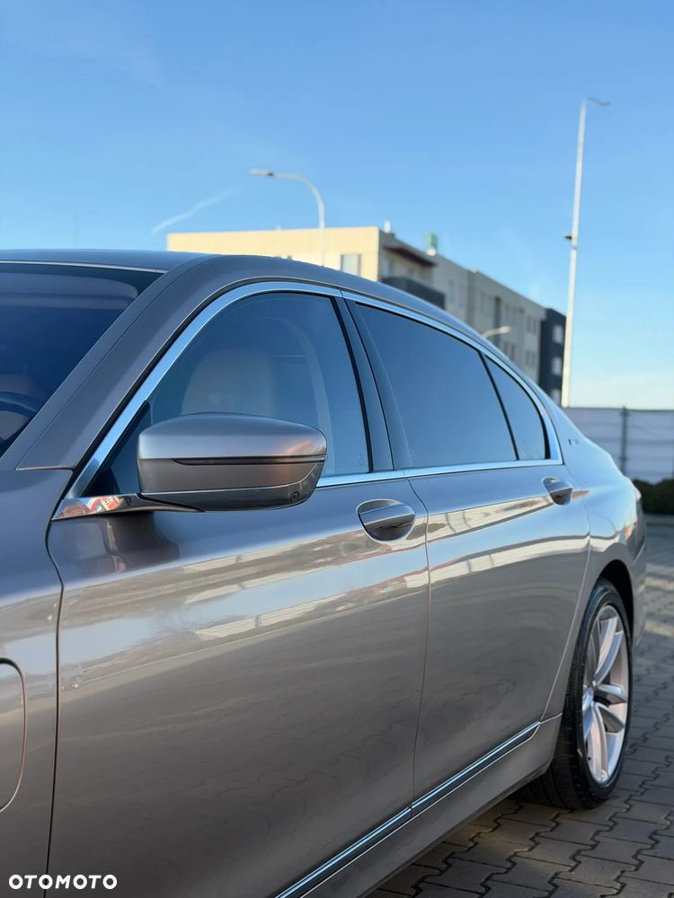 BMW Seria 7 740Li Edition Exclusive - 15