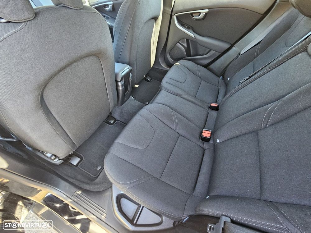 Volvo V40 Cross Country 2.0 D2 Momentum - 22