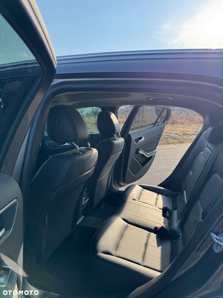 Mercedes-Benz GLA 250 7G-DCT Activity Edition - 24