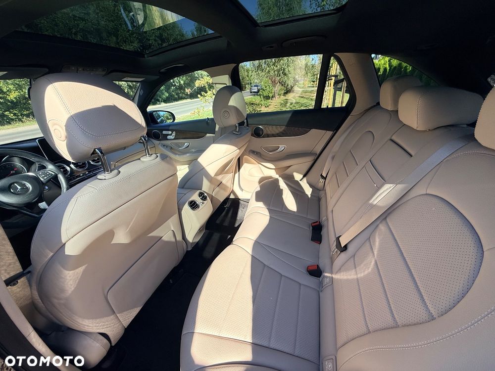 Mercedes-Benz GLC 300 4Matic 9G-TRONIC AMG Line - 8