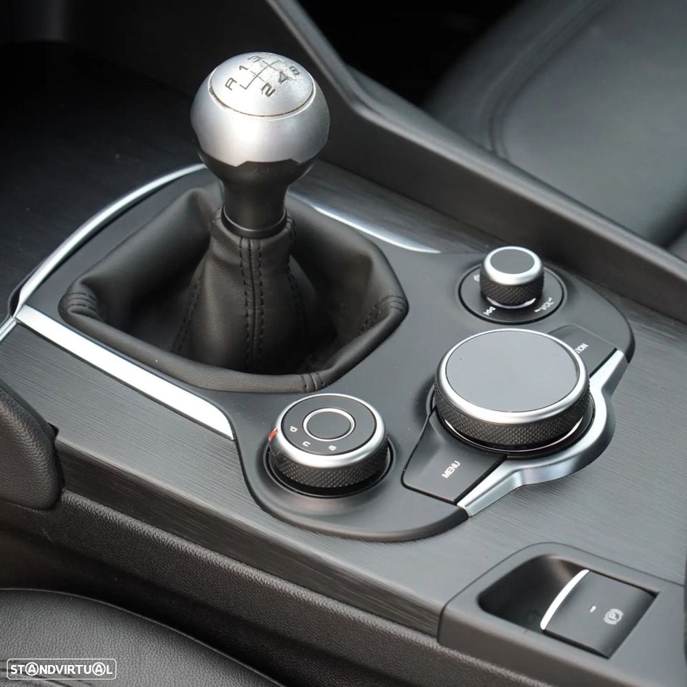 Alfa Romeo Giulia 2.2 D - 11