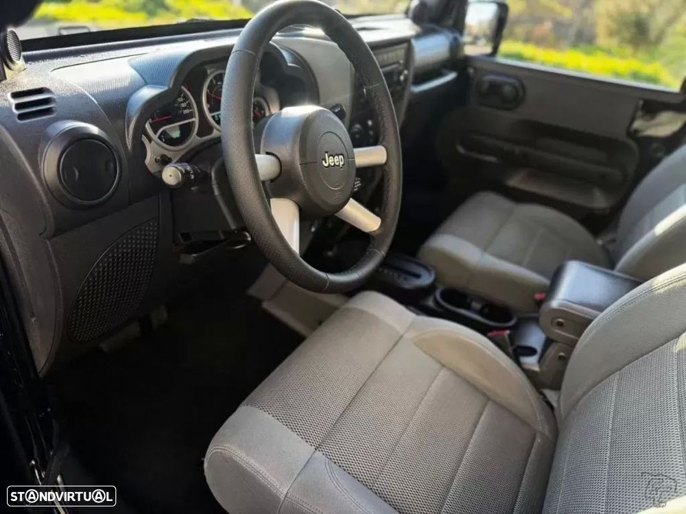 Jeep Wrangler Unlimited 2.8 CRD DPF Auto Sahara - 12